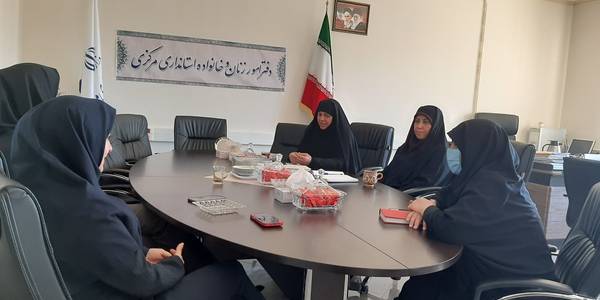 نشست پایان سال پرسنل دفتر به ریاست خانم مفتح زاده مدیر کل دفتر امور زنان  وخانواده استانداری به منظور تبریک سال نو و تقدیراز زحمات یکساله همکاران در محل دفتر برگزار گردید .   ١٤٠١-١٢-٢٧