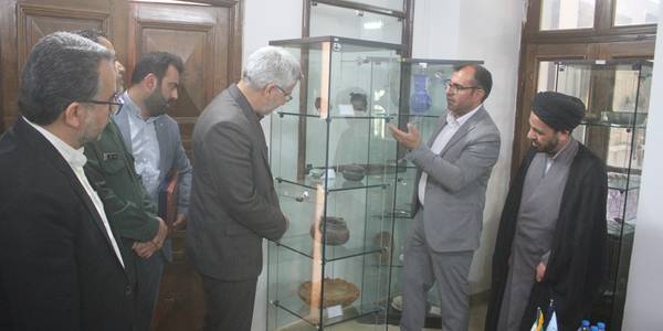 آئین رونمایی از اشیاء مکشوفه باستانی دستکندهای تهیق شهرستان خمین برگزار شد