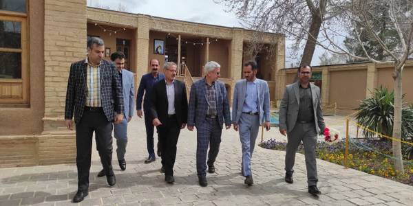 فرماندار از بیت تاریخی حضرت امام (ره) در خمین بازدید کرد