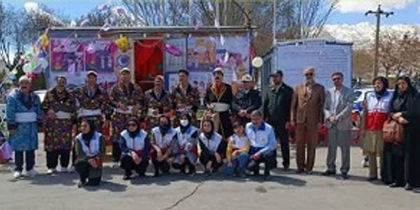 مراسم استقبال از میهمانان نوروزی در میدان ورودی شهر شازند با حضور معاون فرماندار