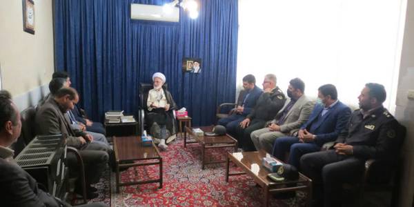دیدار هادی فرماندار اراک واعضای شورا تامین شهرستان اراک با نماینده ولی فقیه در استان مرکزی وامام جمعه محترم شهر اراک به مناسبت آغاز سال جدید