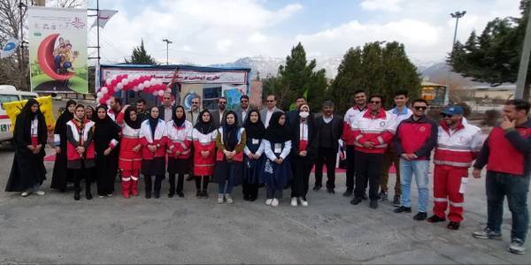 مخلص الائمه استاندار مرکزی در سفر یکروزه خود به شهرستان تفرش از ایستگاه هلال احمر بازدید کرد و ضمن تشکر و قدردانی از زحمات کارکنان هلال احمر، بیان داشت در سوانح رانندگی که در ایام نوروز بیشتر میشود وظیفه کارکنان  هلال احمر بالتبع آن بیشتر میشود و امیدوار هستیم مانند گذشته خوش بدرخشید.