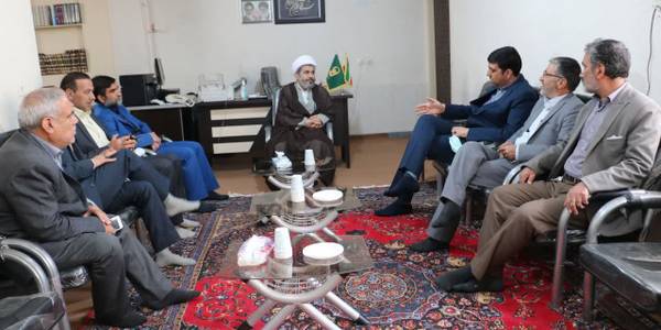 💢هادی فرماندار محترم شهرستان اراک به همراه مهندس نصیری معاونت سیاسی امنیتی واجتماعی فرمانداری، مهندس محمدی بخشدار معصومیه، مهندس ابراهیمی شهردار، شورای اسلامی شهرکارچان ، آقایی منصوری معاونت فرهنگی و آموزشی بنیاد شهیدشهرستان اراک ،بمناسبت فرارسیدن عیدنوروز و تبریک سال نو با حجت‌الاسلام والمسلمین حاج آقا فاطمی امام جمعه محترم شهرکارچان دیدار و گفتگو کردند. ‎