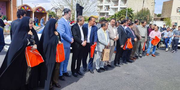 آیین استقبال از مسافران نوروزی همزمان با نخستین روز سال ۱۴۰۲