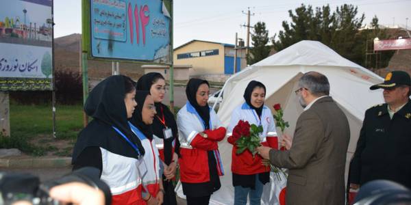 بازدید استاندار مرکزی از ایستگاه طرح نوروزی جمعیت هلال احمر شهرستان محلات