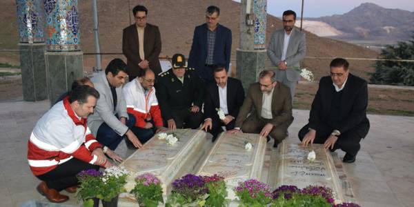 حضور استاندار مرکزی در محل یادمان شهدای گمنام شهرستان محلات و تجدید میثاق با شهدا و امام راحل (ره)