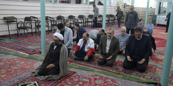 اقامه نماز و دیدار چهره به چهره با مردم