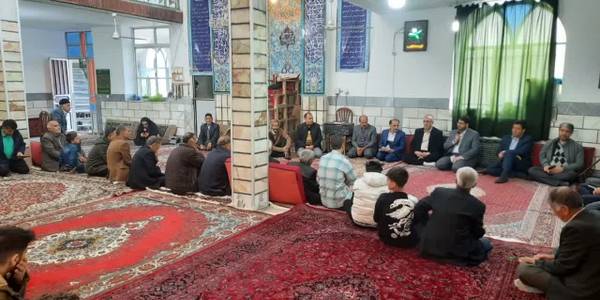 عصر امروز مهندس محمد رضا رضایی فرماندار،بیاتی نماینده مردم شهرستان ، درودیان بخشدار مرکزی و جمعی از مدیران دستگاههای اجرایی با حضور در روستای فسنگان با اهالی این روستا دیدار نمودند.