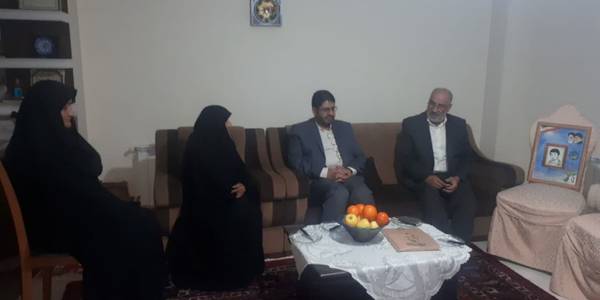 مقام معظم رهبری: "فضیلت زنده نگهداشتن یاد شهدا کمتر از شهادت نیست"