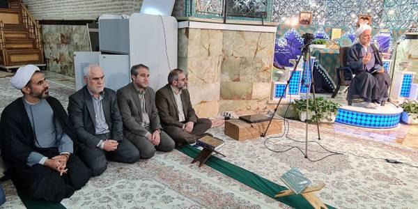حضور مخلص الائمه استاندار مرکزی در مراسم جزخوانی و ترتیل قرآن کریم در بقعه متبرکه امامزاده سیداسحاق(ع)