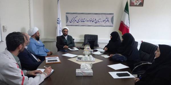 حضور  سرکارخانم مفتح زاده مدیرکل امور زنان وخانواده استانداری در جلسه  مباحثه ای با حضور حجت الاسلام گودرزی ، رئیس ستاد  مردمی  جمعیت ، مشاور اول استاندار ، دستیار مردمی  استاندار ، حجت الاسلام  عسگری دبیر  بنیاد ملی خانواده پیرامون راهکارهای جذب و تشکیل و  پویایی  تشکل های مردمی برای رسیدن به حل مسئله بحران جمعیت در محل دفترامور زنان  وخانواده  برگزار گردید  .  ١٤٠٢-٠١-١٥