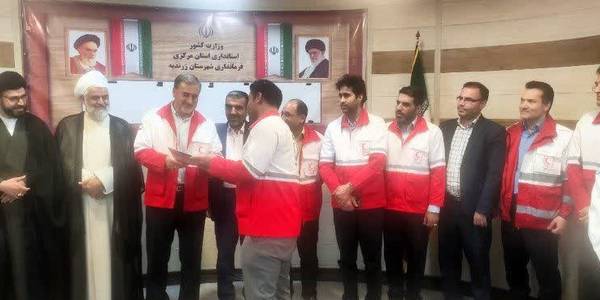 اهدا حکم جناب آقای فیاضی رئیس جمعیت هلال احمر شهرستان