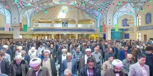 دیدار با مردم در حاشیه نماز جمعه