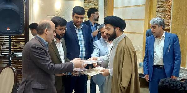 📸 حضورهادی فرماندار شهرستان اراک و آصفری  نماینده مردم اراک  کمیجان و خنداب در مجلس شورای اسلامی در جمع اصناف و کسبه بازار اراک