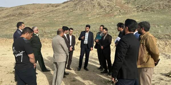 بازدید  هادی فرماندار اراک  به همرااه  درودگررئس  دادگستری مرکز استان . قدیری بخشدار مرکزی . فرهادی رییس جهاد کشاورزی شهرستان. یارمحمدی ریاست  اموراراضی شهرستان اراک.  رفیعی رییس برق شهرستان .رییس  آب منطقه ای   مهندس ظهیری .جناب سرهنگ معیریان فرماندهی شهرستان اراک.  از مشکلات روستایی حسین آباددر خصوص ساخت سازهای غیر مجاز ….