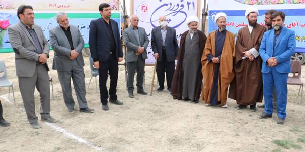 💢آیین کلنگ زنی پروژه ۳۶ واحدی مسکن توسط خیرمحترم جناب آقای حاج محمد شمسی پدر شهید گرانقدر احمد شمسی که زمین این پروژه را اهدا کردند ، که با حضور حجت‌الاسلام والمسلمین حاج آقا فاطمی امام جمعه بخش معصومیه ، فرماندارمحترم شهرستان اراک ، مدیرکل بنیادمسکن انقلاب اسلامی استان مرکزی ، بخشدار معصومیه ،حجت الاسلام والمسلمین حاج آقا مرادی ودیگر مسئولین درروستای موت آباد برگزار شد.