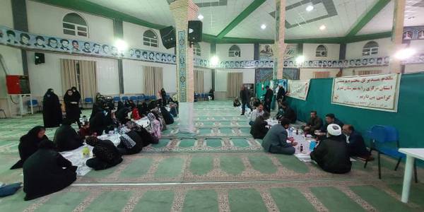 امام خمینی؛ مستضعفان و مستمندان و زاغه نشینان ولی نعمت و نور چشمان ما و اولیای نعم همه هستند.