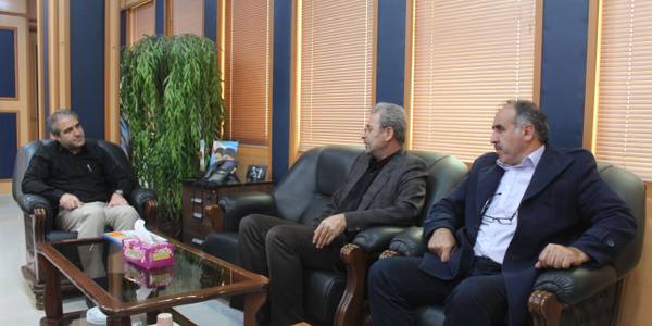 دیدار آب پیکر رییس بنیاد مسکن و انقلاب اسلامی ساوه با مهدی الیاسی معاون استاندار و فرماندار ویژه شهرستان ساوه به مناسبت سالروز تأسیس بنیاد مسکن انقلاب اسلامی