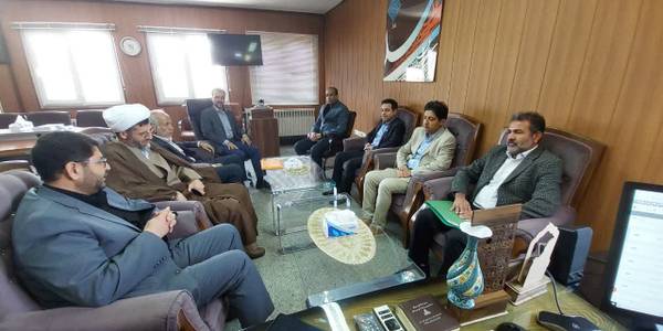 هئیت رئیسه دانشگاه تفرش به همراه نماینده ولی فقیه دانشگاه به دیدار رضایی فرماندار شهرستان تفرش رفتند.