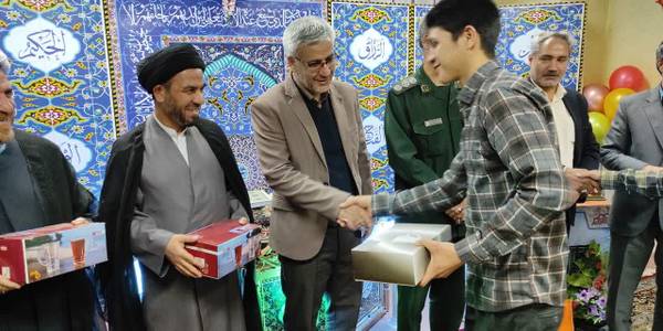 آئین تجلیل از فرهیختگان قرآنی خمین برگزار شد