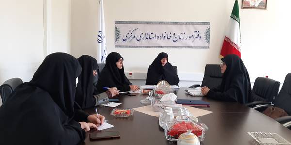 جلسه ستاداربعین به ریاست سرکار خانم مفتح زاده مدیر کل امور زنان وخانواده استانداری و سایراعضا با موضوع هماهنگی و برنامه ریزی جهت برپایی موکب ها درایام اربعین در محل دفتر امور زنان و خانواده  برگزار گردید .  ٠٧-٠٢-١٤٠٢