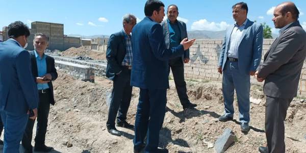 حضور فرماندارشهرستان اراک وبخشدارمرکزی به همراه تعدای از مدیران  دستگاه‌های اجرایی شهرستان اراک در  روستای حاجی آباد وبازدید ازروستای مذکور ودیدار وگفتگو رو در رو با تعدادی از اهالی خونگرم وشورا ودهیار روستای حاجی آباد