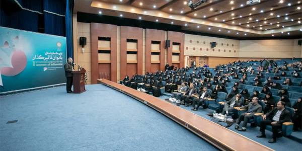 اولین کنگره استانی بانوان تاثیر گذار با حضور استاندار و معاونین استانداری و سرکار خانم مفتح زاده مدیر کل امور زنان وخانواده استانداری و جمعی از بانوان فعال استان مرکزی در محل سالن  پیامبر اعظم (ص) استانداری مرکزی برگزار و از زنان تاثیر گذار استان  تجلیل شد .  ١٤٠٢-٠٢-١٠