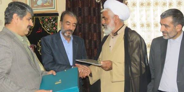 دیدار مسئولین شهرستانی با هنرمند بسیجی حاج ابراهیم مطیع