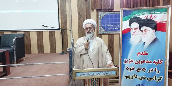 به مناسبت هفته فرهنگی شهرستان تفرش و هفته معلم آیین تجلیل از مربیان و اساتید قرآن در دارالقرآن مصلی با حضور حجت‌الاسلام اجرائی نماینده ولی فقیه، محمد رضا رضایی فرماندار شهرستان تفرش و جمعی از مسئولین در دارالقرآن معراج برگزار شد.