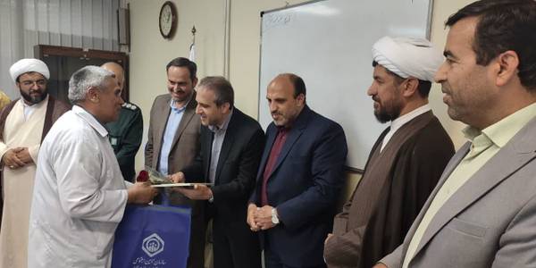 بازدید از شرکت دوده صنعتی و تجلیل از کارگران