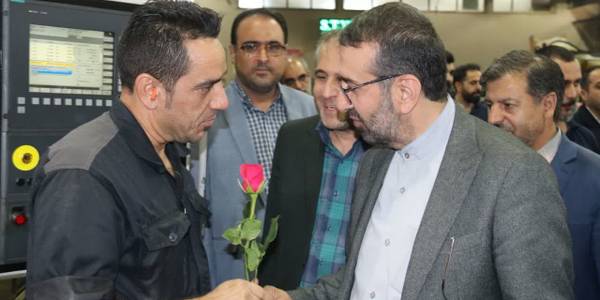 بازدید از شرکت یدکی موتور و تجلیل از کارگران