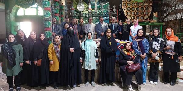 به مناسبت هفته فرهنگی شهرستان تفرش با حضور فرماندار تفرش نمایشگاه تولیدات و صنایع دستی بانوان شهرستان افتتاح شد.