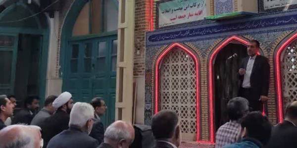 حضور فرماندار در نماز جمعه شهر زاویه