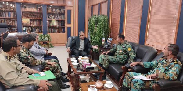 سرهنگ بهزاد پرتوی خاقان فرمانده گروه ۹۹پدافند هوایی ارتش با مهدی الیاسی معاون استاندار و فرماندار ویژه شهرستان ساوه دیدار و گفتگو کردند.