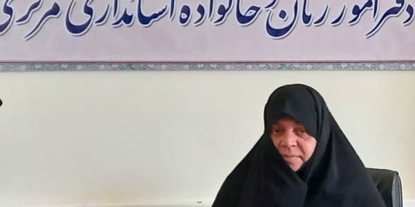 پیام تبریک مفتح زاده مدیر کل امور بانوان و خانواده  و دبیر ستاد حمایت از  خانواده و جوانی جمعیت استان به مناسبت "روز جهانی  ماما"
بسم الله الرحمن الرحیم 
تامین حفظ و ارتقا  سطح سلامت مادر و کودک مرهون زحمات انسانهایی است  که با صبر و اخلاص کوشش میکنند با بهبود بهداشت باروری زمینه تحقق اصل  : سلامت مادر و  کودک "را محقق نمایند . روز جهانی ماما فرصت مناسبی  برای یادآوری اهمیت و جایگاه مامایی در نظام سلامت کشور و تجلیل و قدردانی  از خدمات خالصانه و زحمات بی شائبه این قشر صبورو مخلص است . بدون تردید توجه به سخت کوشی توام با مسئولیت شناسی این عزیزان ،الگویی برای  همه کسانی است که به خدمت بی منت و صادقانه به مردم می اندیشند و آن را لازمه تحصیل رضایت خدا می دانند . جامعه مامایی به عنوان یکی ز اعضای خانواده پزشکی کشور به واسطه مهادت، دانش ، ایثار، اخلاص ومعنویات  خویش همواره نوید بخش حیات ، نشاط و  سلامت و حرکت دادن ایمن جمعیت  کشور برای نیل  به هدف ایران جوان  بوده و با تعامل و خدمات ارزنده ای را درراستای حفظ سلامت مادر و کودک ارائه نموده اند . اینجانب به نوبه خود ضمن تبریک روز جهانی ماما ، خدمات بی شائبه جامعه مامائی فداکاراستان را می ستاییم و ارزوی موفقیتف سلامتی و شادکامی برای این قشر خدوم در ظل توجهات حضرت ولی عصر (عج)و تحت زعامت ولی امر مسلمین ، امام خامنه ای  (مد ظله العالی ) را دارم  .١٤٠٢-٠٢-١٨