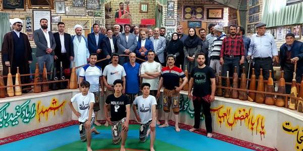 امروز به مناسبت هفته فرهنگی شهرستان تفرش محمد رضا رضایی فرماندار از زورخانه قدیمی روستای شهراب بازدید کرد. 

🔸ورزشکاران در حین بازدید فرماندار حرکات باستانی انجام دادند.