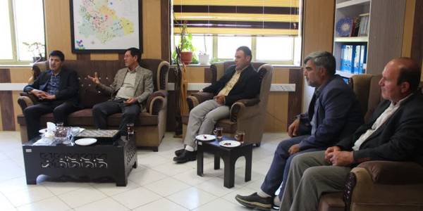 بررسی مسائل و مشکلات حوزه روستایی و رسیدگی به درخواست های دهیاران و اعضای شوراهای اسلامی روستاهای