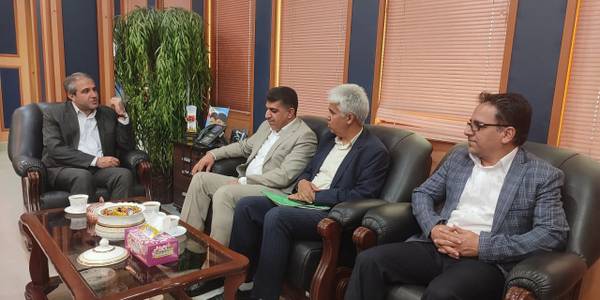 کریمی ، مدیر کل ثبت احوال استان مرکزی با مهدی الیاسی معاون استاندار و فرماندار ویژه شهرستان ساوه دیدار و گفتگو  کرد.