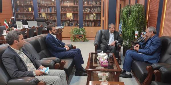 فتاحی ، مدیر کل دامپزشکی استان مرکزی با مهدی الیاسی معاون استاندار و فرماندار ویژه شهرستان ساوه دیدار و گفتگو  کرد.