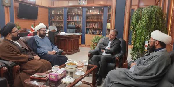 حجت الاسلام فراهانی سرپرست اداره کل تبلیغات استان مرکزی با مهدی الیاسی معاون استاندار و فرماندار ویژه شهرستان ساوه دیدار و گفتگو  کرد.