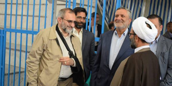 بازدید وزیر تعاون، کار و رفاه اجتماعی به اتفاق استاندار مرکزی، نماینده مجلس و فرماندار شهرستان محلات  از ورزشگاه کارگران شهرستان محلات