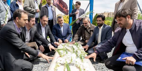 حضور وزیر کار و رفاه اجتماعی بر مزار شهید خوشنام استانداری مرکزی