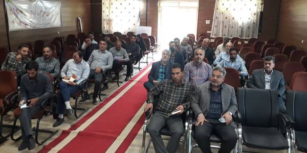 برگزاری کارگاه آموزشی با عنوان قانون رسیدگی به تخلفات اداری، قانون سلامت اداری- تجربه نگاری ویژه دهیاران بخش قره چای شهرستان خنداب