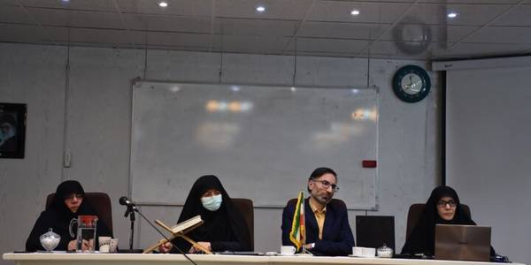 حضور مدیرکل امورزنان وخانواده استانداری خانم مفتح زاده در همایش  حکمرانی متعالی با موضوع جمعیت در دانشکده علوم انسانی دانشگاه اراک  به عنوان سخنران ،ایشان اظهار داشتند اولین گام درحوزه جمعیت هوشیار سازی است که باید تخبگان دراین راستا هوشیار شوند . 
١٤٠٢-٠٢-٢٧