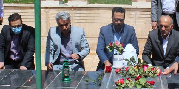 ادای احترام به مقام شامخ شهدای گمنام دانشگاه علوم پزشکی اراک