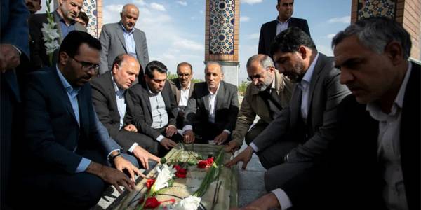 ادای احترام به مقام شامخ شهدای گمنام شهر جدید امیرکبیر