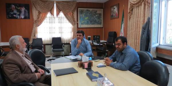 حضور سروش مدیربنیاد زائر سرای امام رضا (ع)در دفتر فرماندار اراک ودیدار ونشست با هادی فرماندار اراک وبحث وتبادل نظر درخصوص مسائل ومشکلات زائر سرای استان مرکزی در مشهد مقدس