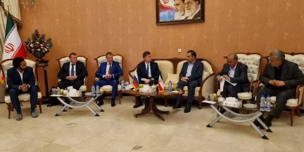 هیأت تجاری اعزامی از استان تور فدراسیون روسیه، با استقبال رسمی مسئولین استان مرکزی وارد اراک شد.
این هیات تجاری از شرکت های  ماشین سازی اراک ، واگن پارس بازدید نمودند.در این بازدیدهای که معاون هماهنگی امور اقتصادی و توسعه منطقه ای استاندار،مدیرکل صنعت،معدن وتجارت استان مرکزی نیز حضور داشتند هیات تجاری روسی در جریان توانمندی های تولیدی استان مرکزی قرار گرفتند.

📅  دوشنبه ۱ خرداد ۱۴۰۲