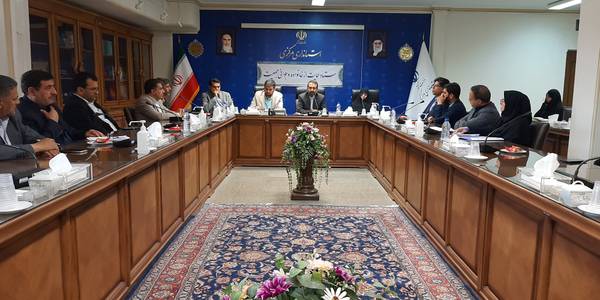 برگزاری  جلسه ستاد حمایت از خانواده و جوانی جمعیت استان مرکزی  به  ریاست نظری معاون سیاسی ، امنیتی و اجتماعی ، دبیری مفتح زاده مدیر کل امور زنان وخانواده  استانداری و با حضور دکترصابر جباری سرپرست مرکز جوانی  جمعیت ، سلامت خانواده  و مدارس  وزارت بهداشت ، اعضای ستاد  جمعیت استان  و فرمانداران شهرستانهای  تابعه ( ازطریق  ویدئو کنفرانس  )  در محل استانداری  برگزار گردید .   ١٤٠٢-٠٣-٠١