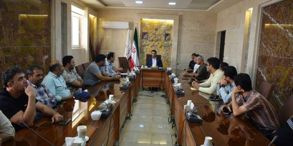 دیدار سازندگان و پیمانکاران ساختمانی شهرستان محلات با معاون برنامه ریزی و عمرانی فرمانداری